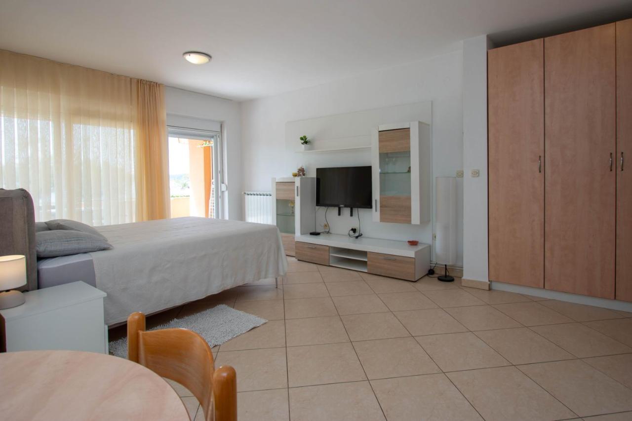 Apartments Matas Sukošan Εξωτερικό φωτογραφία